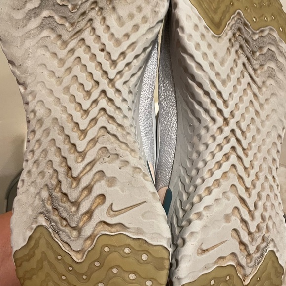 Nike woman snea size 10 - Picture 2 of 7